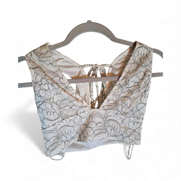 Superdown Lacey Crop Top - Picture 4 of 5